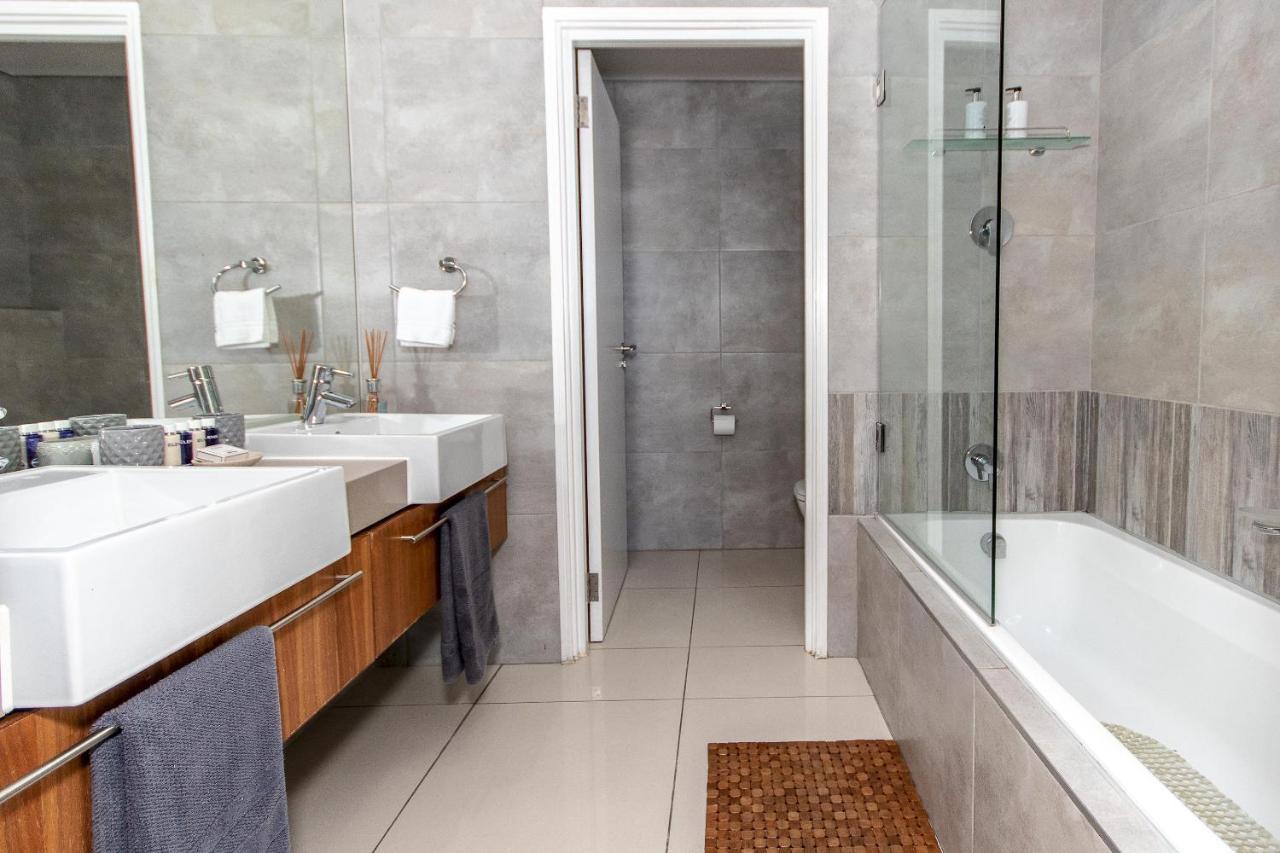 Apartment 316 Harbour Bridge, Luxurious 2 Bedroom Cape Town
